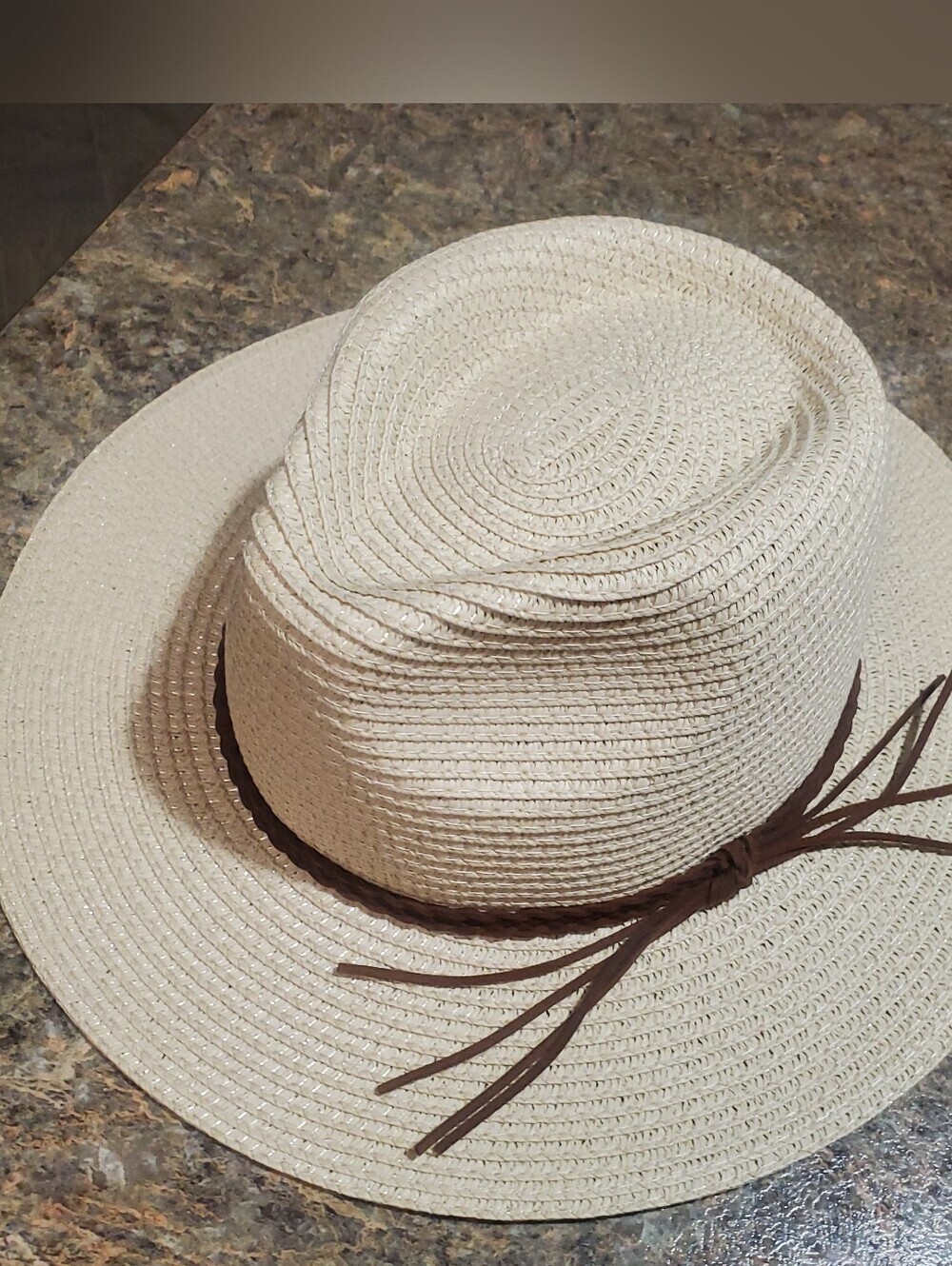 FURTALK SUN HAT MED,/LARGE. TIGHT BRAID. STRAP UNDER CHIN
